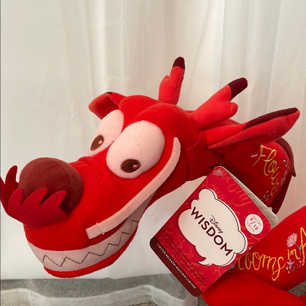 RARE Disney Wisdom Collection. MUSHU red dragon plush with intricate embroidery. - Picture 4 of 10
